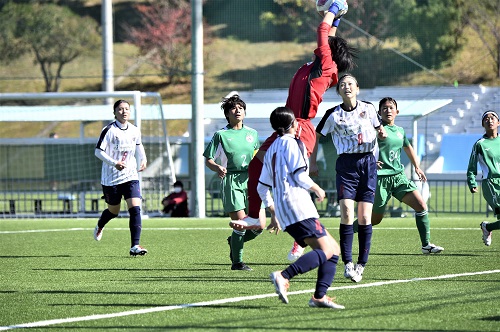 サッカー部 大阪体育大学 正装 危なかっ